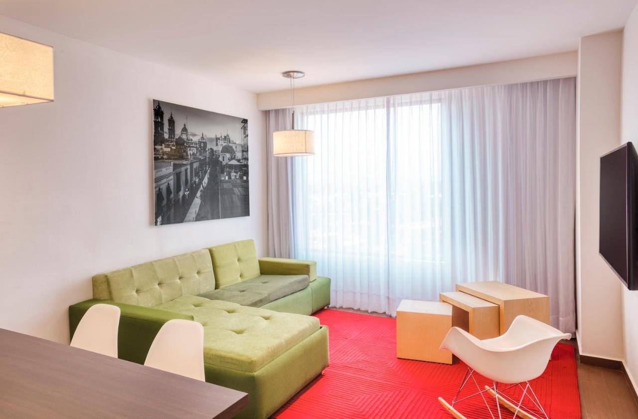 Fiesta Inn Express Puebla Explanada Екстер'єр фото