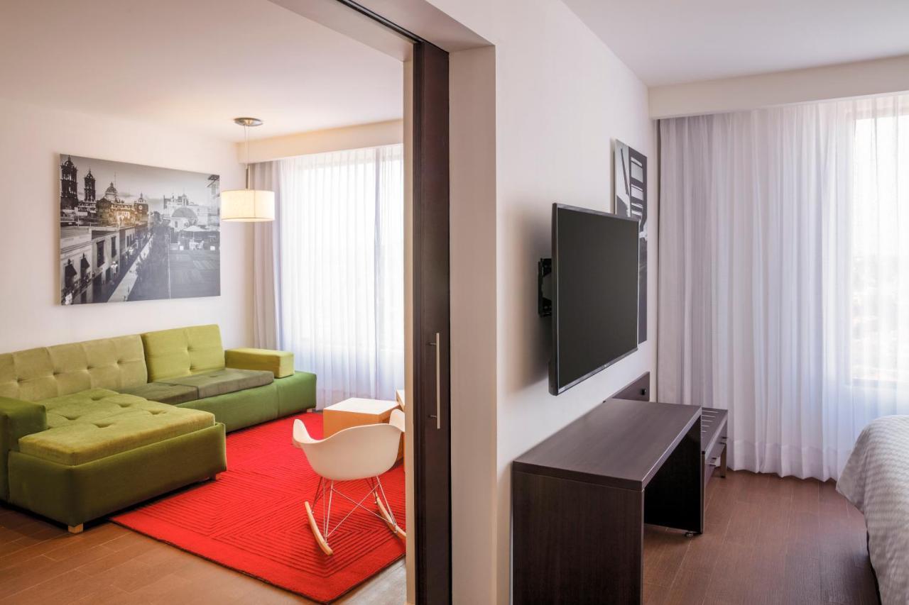 Fiesta Inn Express Puebla Explanada Екстер'єр фото