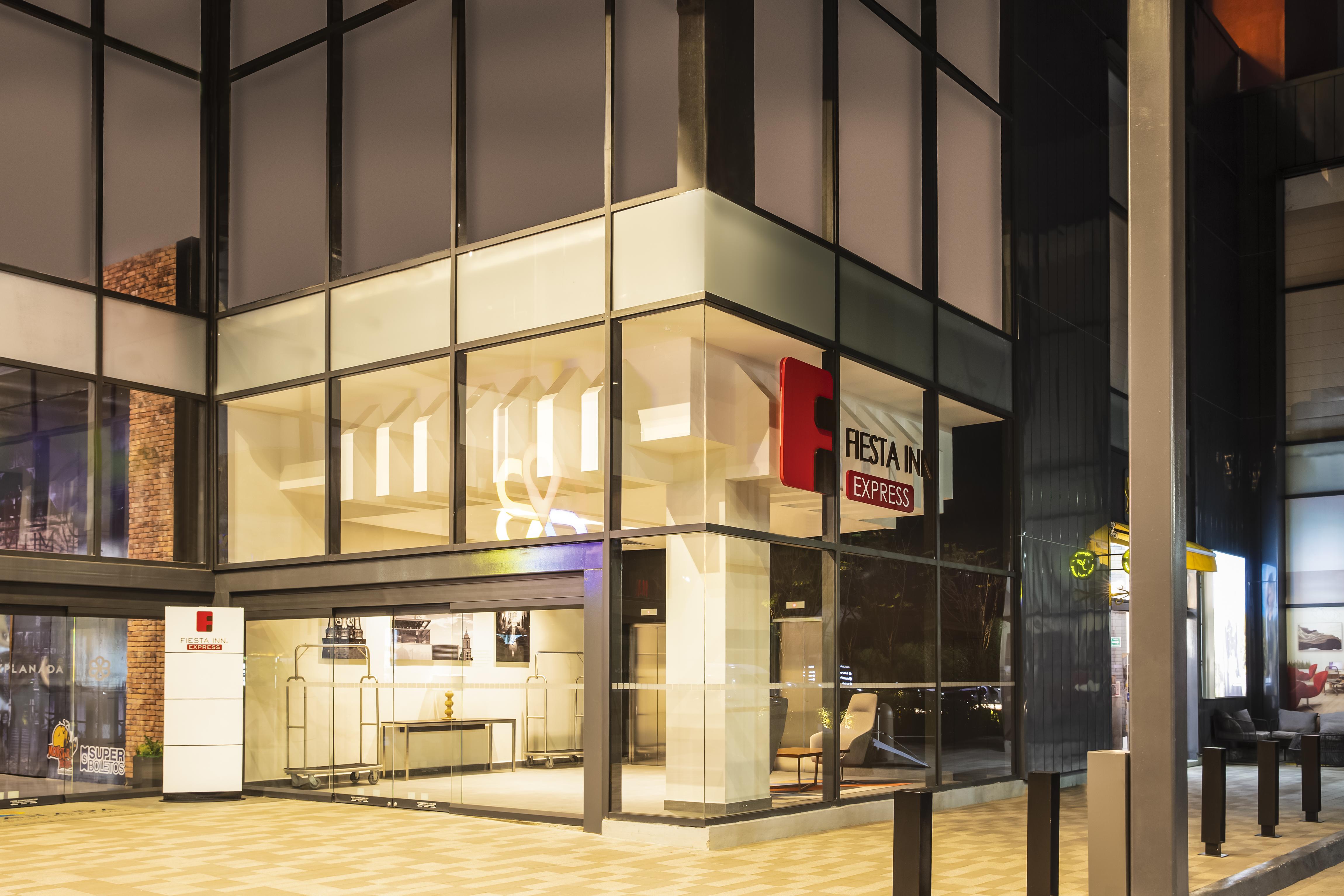 Fiesta Inn Express Puebla Explanada Екстер'єр фото