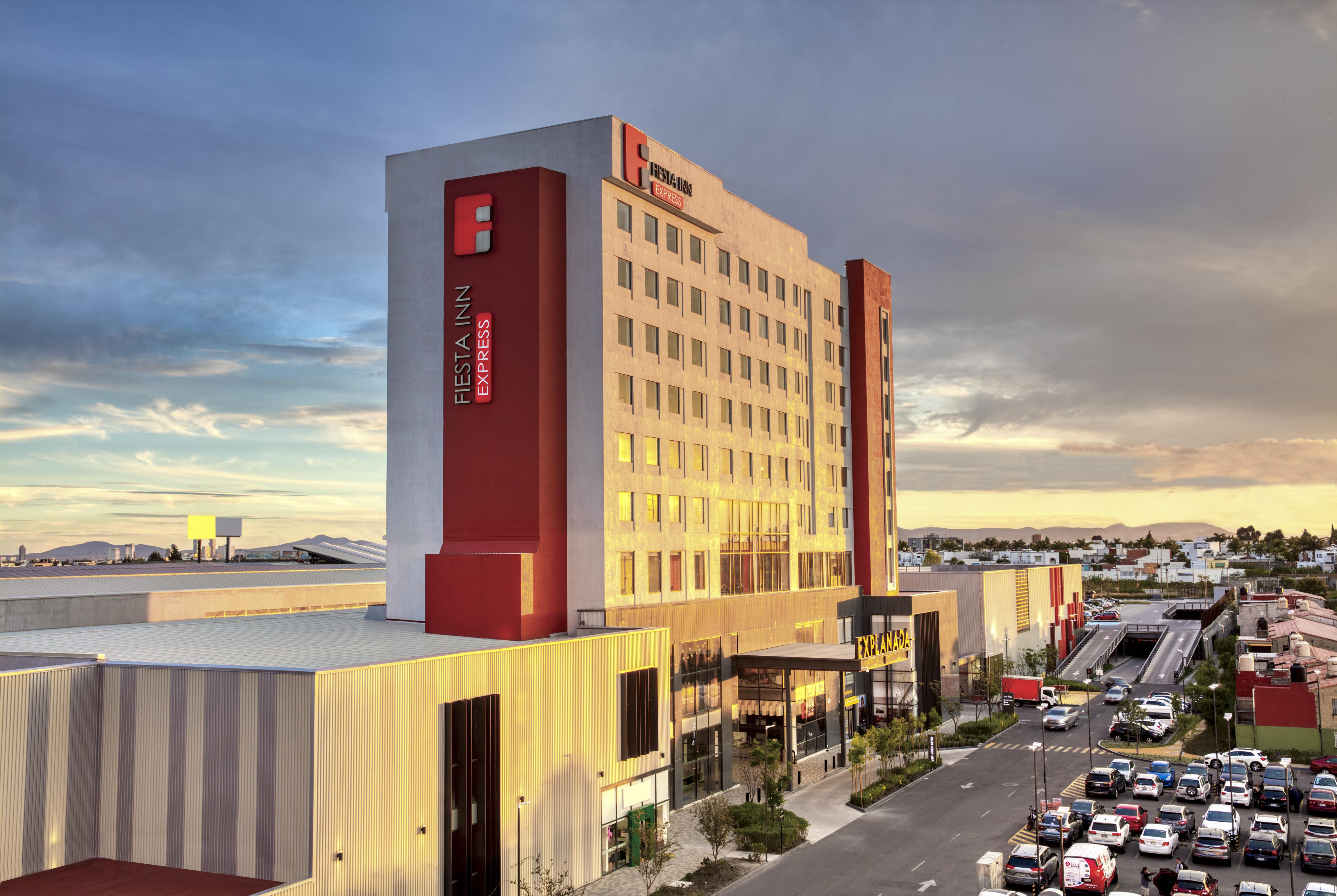 Fiesta Inn Express Puebla Explanada Екстер'єр фото