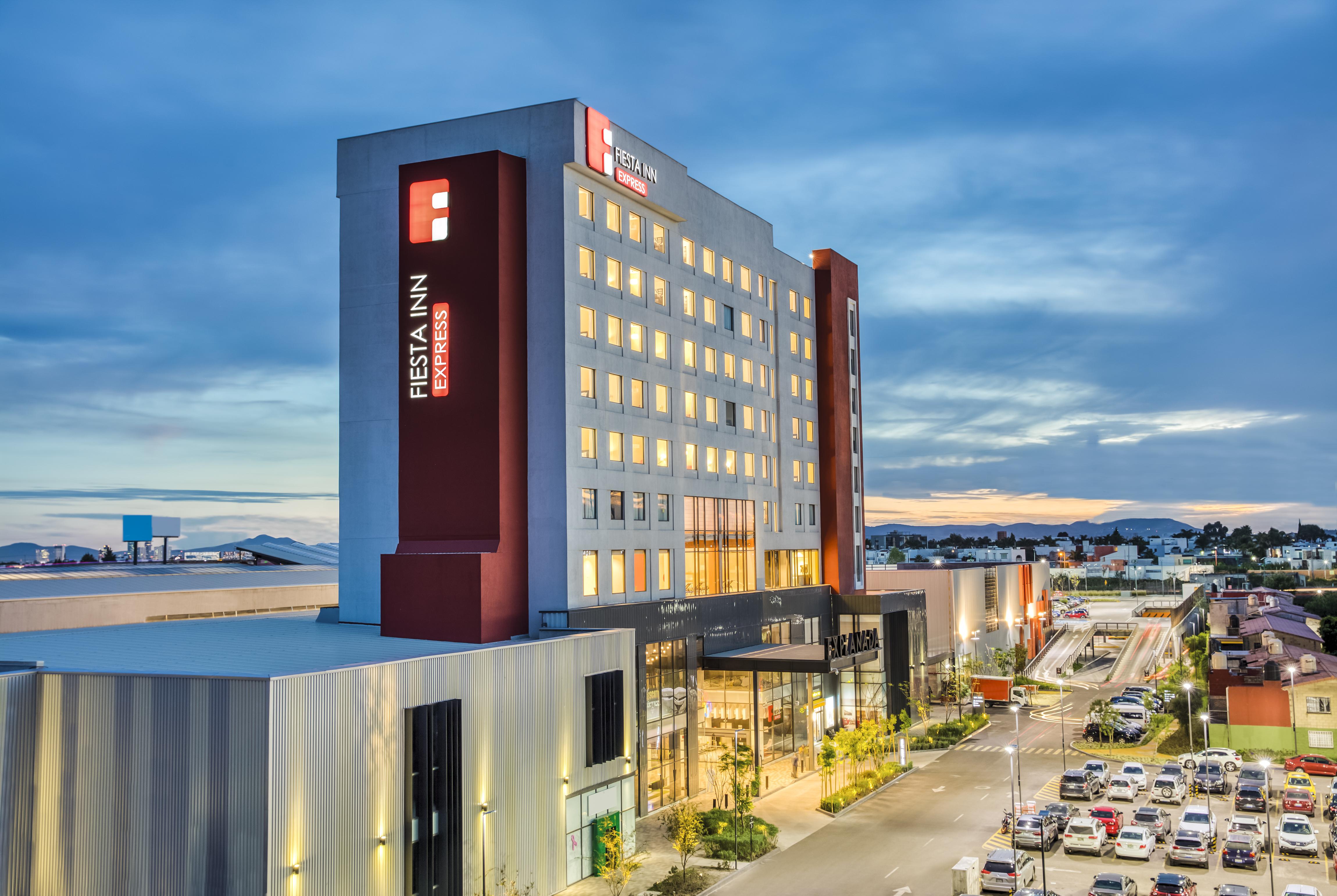 Fiesta Inn Express Puebla Explanada Екстер'єр фото