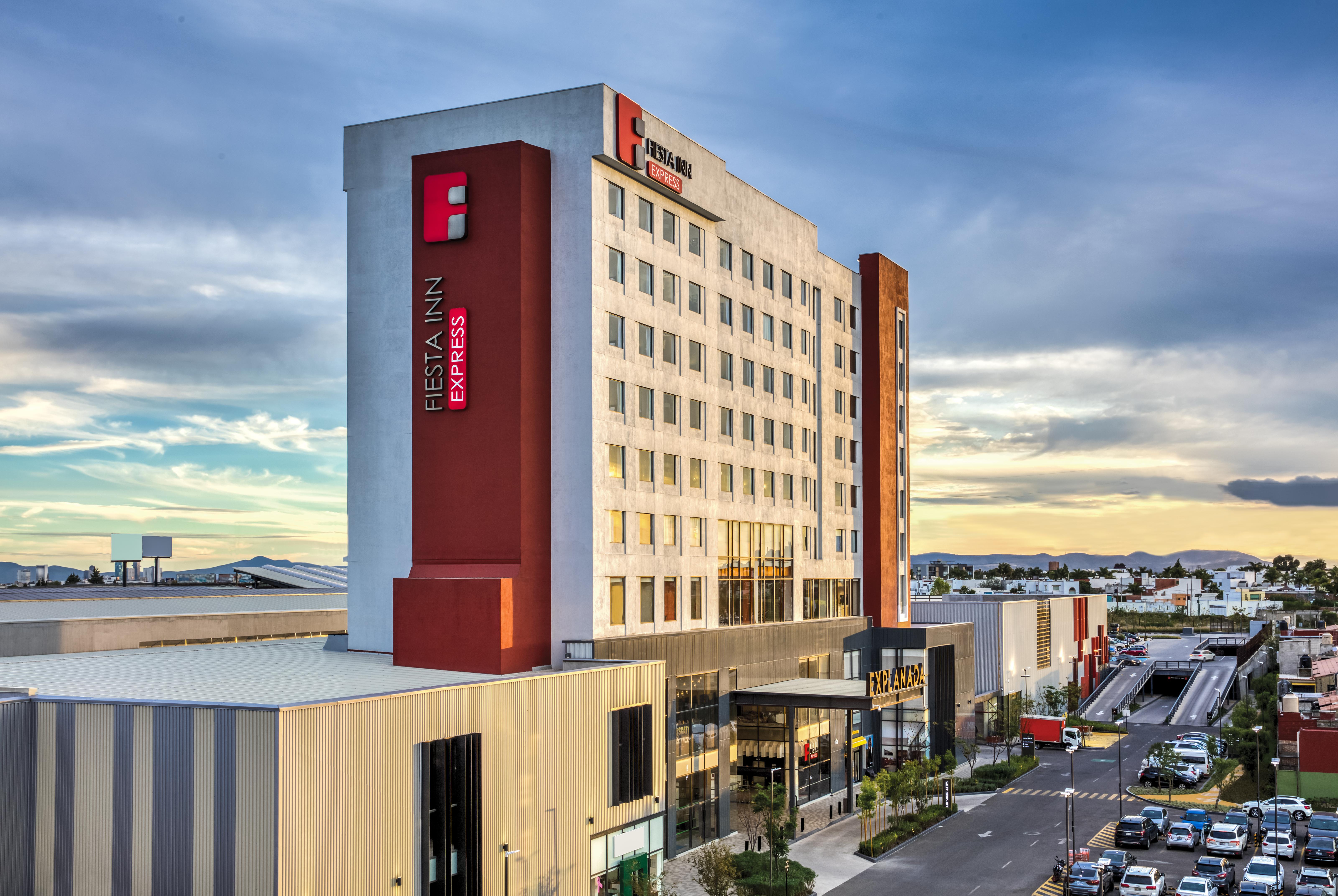 Fiesta Inn Express Puebla Explanada Екстер'єр фото