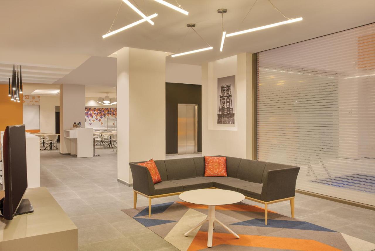 Fiesta Inn Express Puebla Explanada Екстер'єр фото